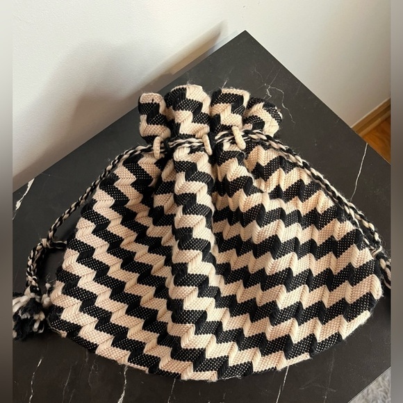 Beautiful Woven Drawstring Lined Bag Cream & Black Diagonal Stripes with Tassles - Picture 2 of 8